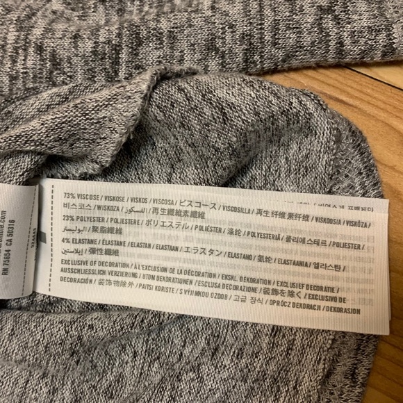 🌺 2/$25 Hollister black & white speckled sweater - Picture 5 of 6